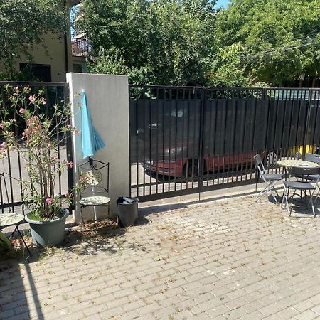 Lovely Apartment In Villa In Bukarest Exterior foto